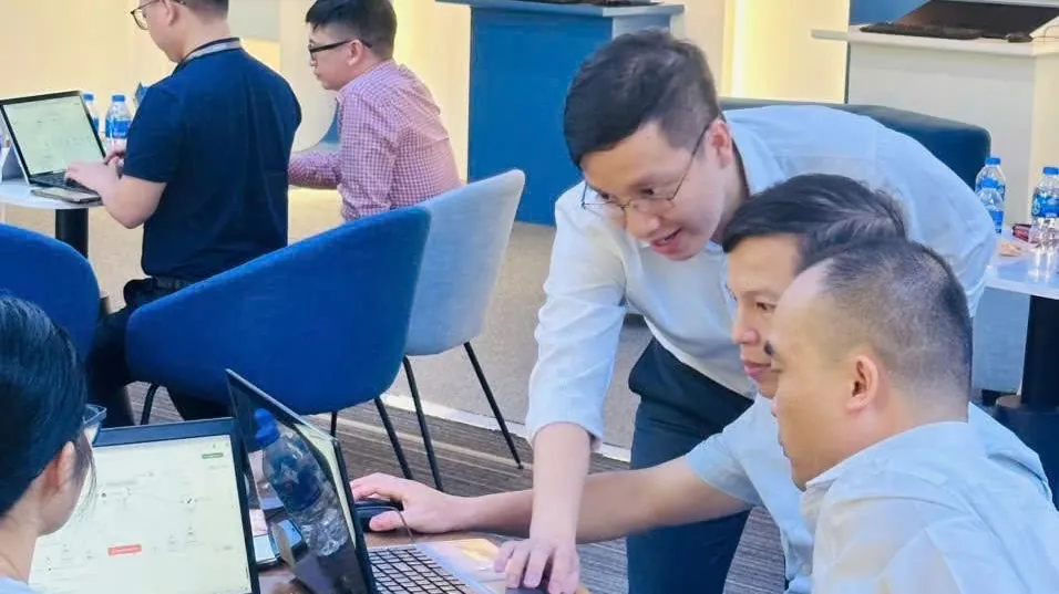 Vincent Do hướng dẫn tại lớp AI Agent đào tạo nội bộ cho Viettel AI