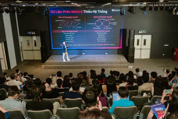 Đỗ Đăng Khoa trình bày về Marketing Automation và dữ liệu khách hàng