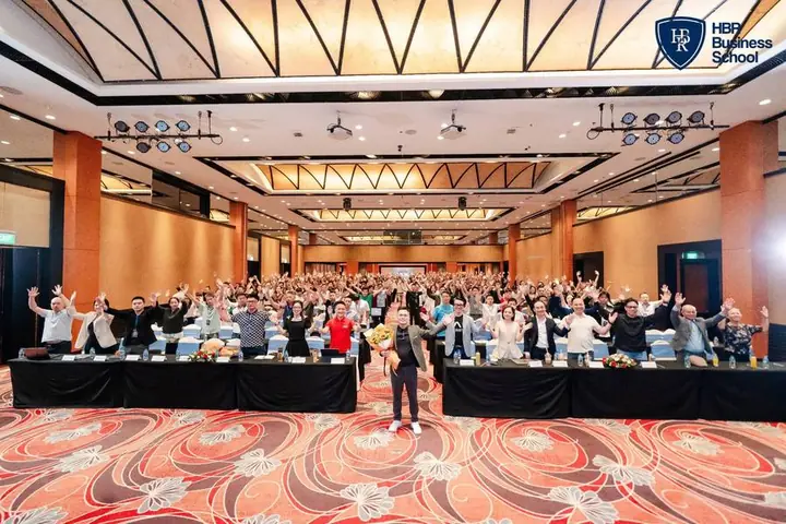 Khán giả hưởng ứng trong phiên của Tony Triệu tại HBR Business School