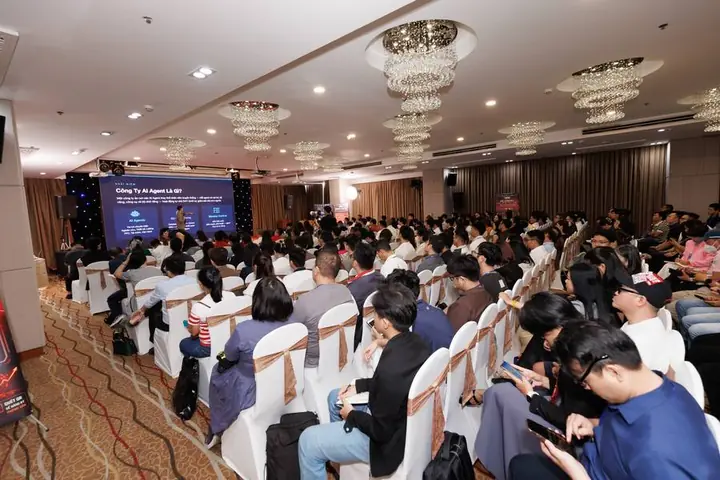 Hội trường AI Agent Summit trong phiên của Tony Triệu
