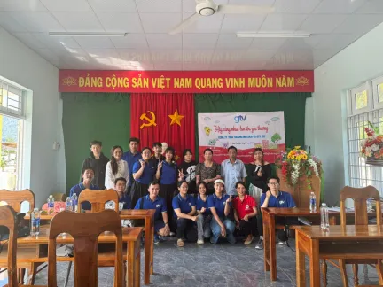 Thành viên GTV SEO chụp ảnh chung tại chương trình thiện nguyện